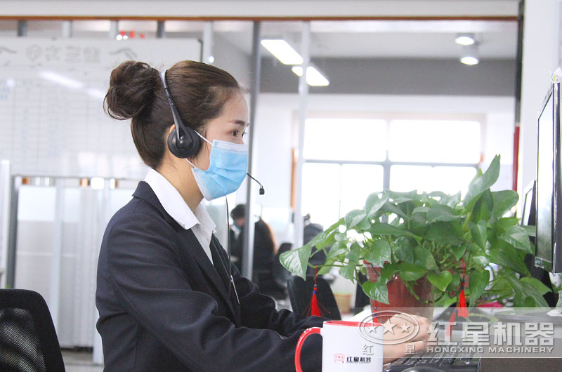 24小時客服全身心工作，用專注點亮了責(zé)任