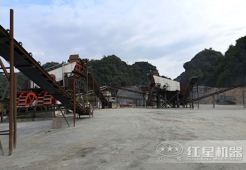 方案三配置現(xiàn)場：破碎機+制砂機+洗砂機，費用80萬以上